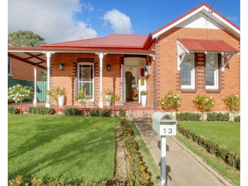 13 Victoria Parade, Goulburn NSW 2580