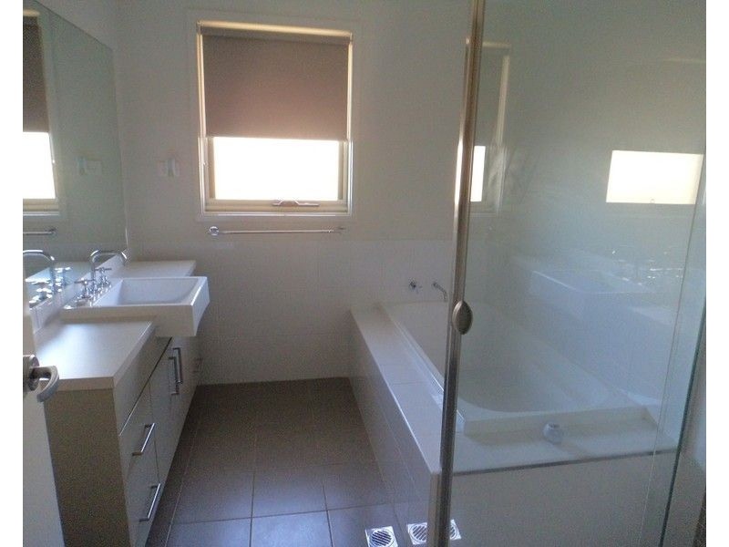 4 Walsh Drive, Goulburn NSW 2580