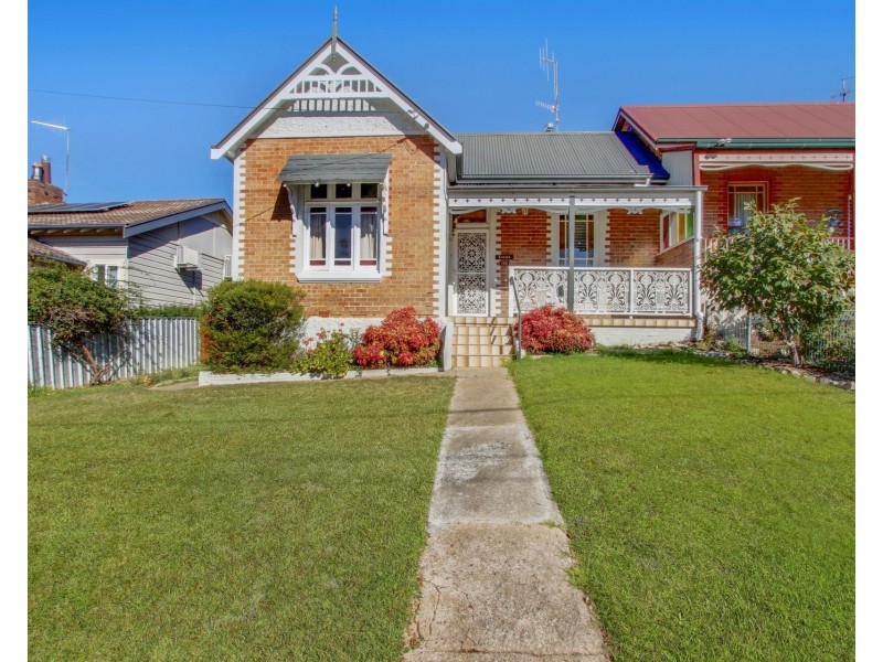 122 Clinton Street, Goulburn NSW 2580