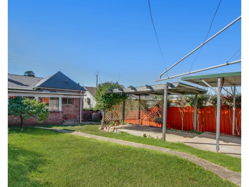 122 Clinton Street, Goulburn NSW 2580