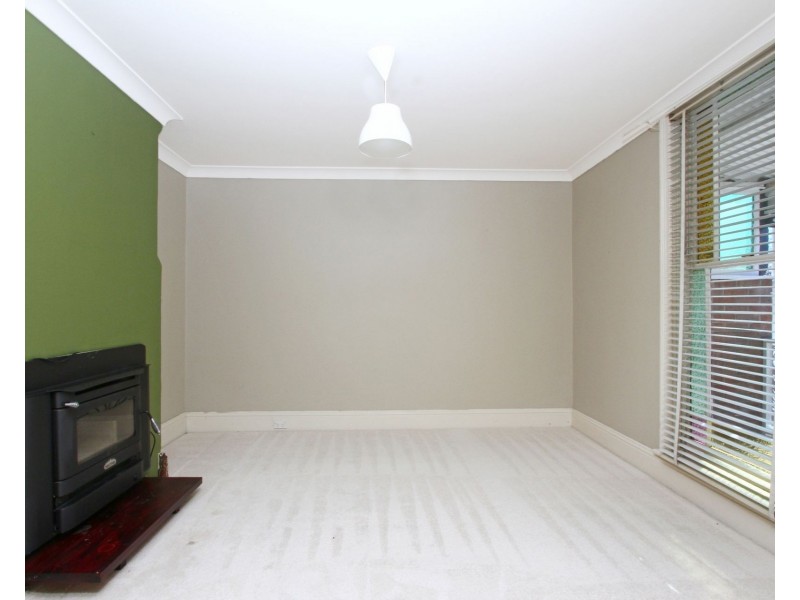 122 Clinton Street, Goulburn NSW 2580