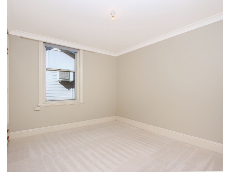 122 Clinton Street, Goulburn NSW 2580