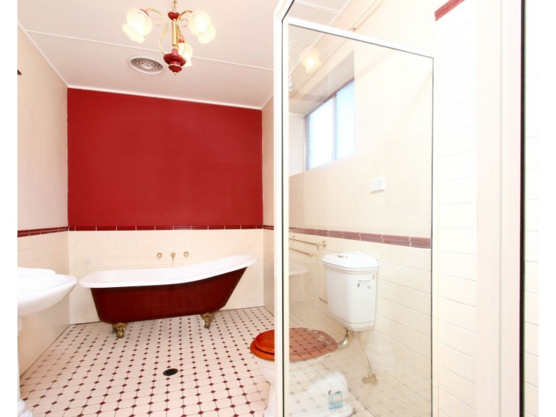 122 Clinton Street, Goulburn NSW 2580