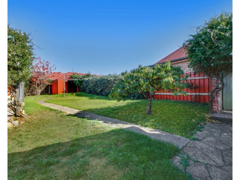 122 Clinton Street, Goulburn NSW 2580