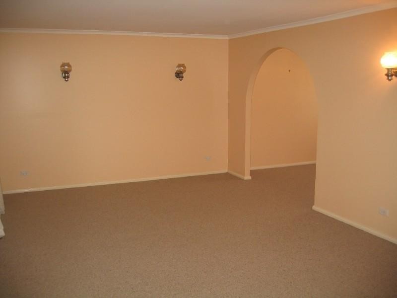 12 Komungla Crescent, Goulburn NSW 2580