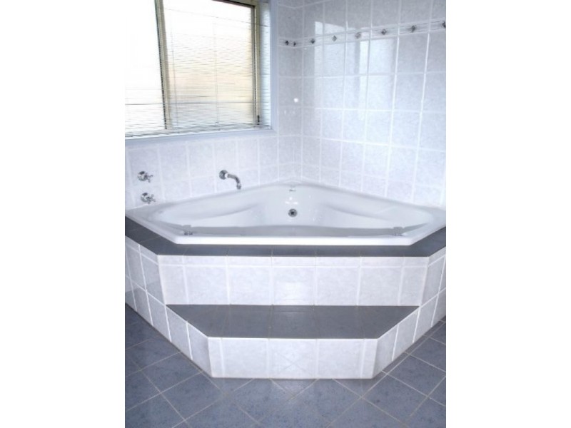 27 Emma Street, Goulburn NSW 2580