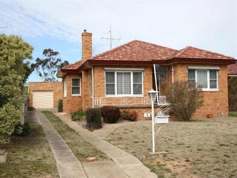5 Llewellyn Avenue, Goulburn NSW 2580