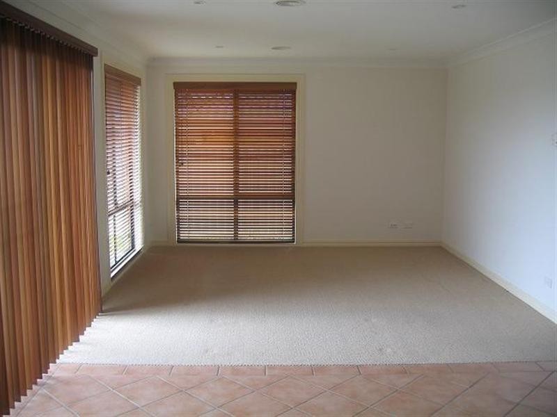 42 Crestwood Drive, Goulburn NSW 2580