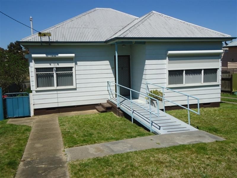 27 Kelso Street, Goulburn NSW 2580