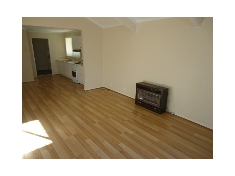 8 Grant Parade, Goulburn NSW 2580