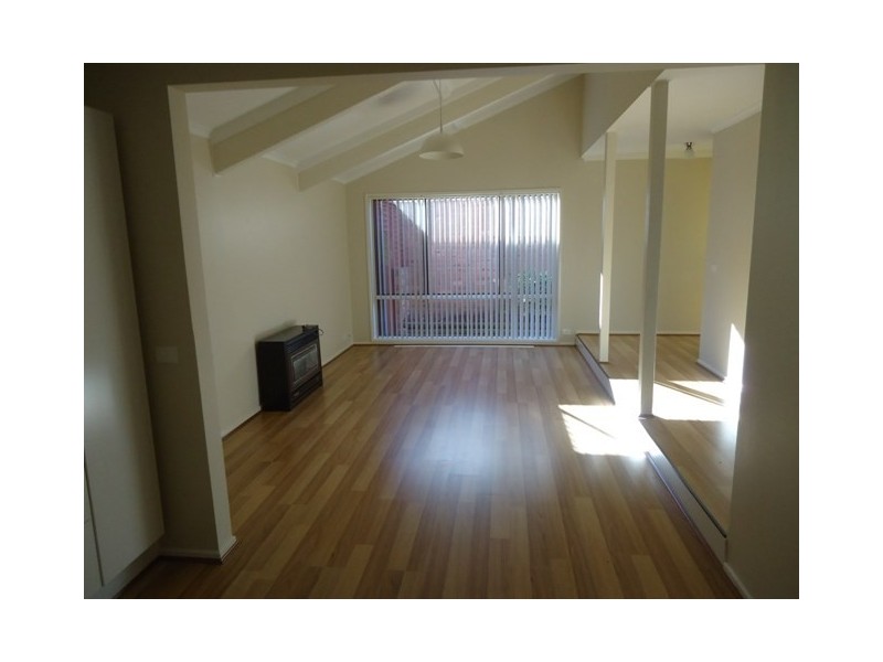 8 Grant Parade, Goulburn NSW 2580