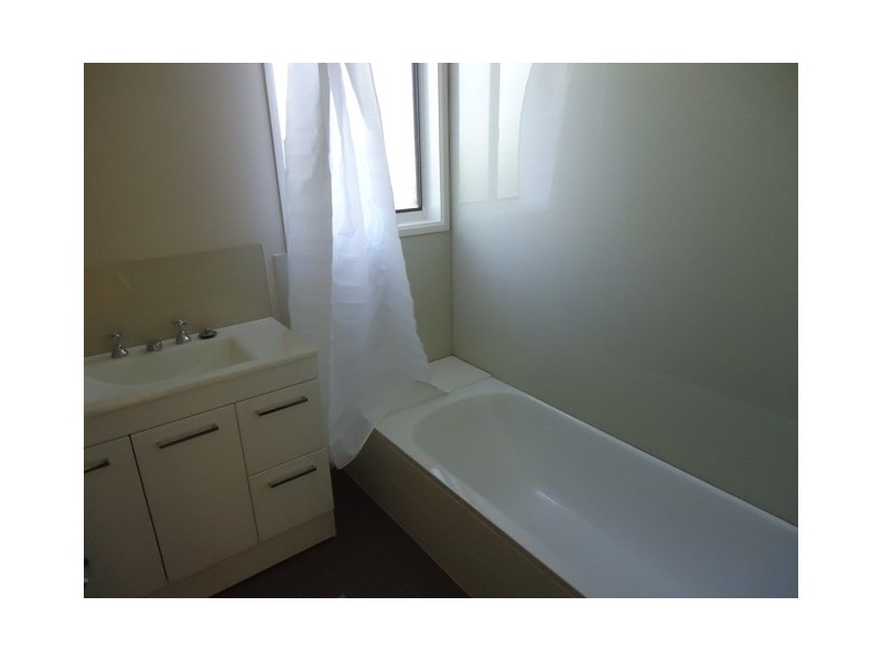 8 Grant Parade, Goulburn NSW 2580