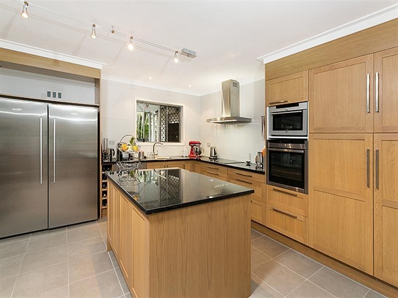 2 Thornburgh Street, Oxley QLD 4075