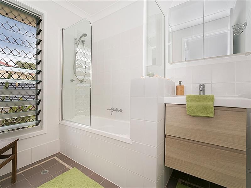 2 Thornburgh Street, Oxley QLD 4075