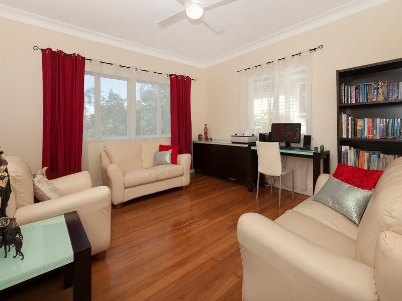 49 Walker Street, Corinda QLD 4075