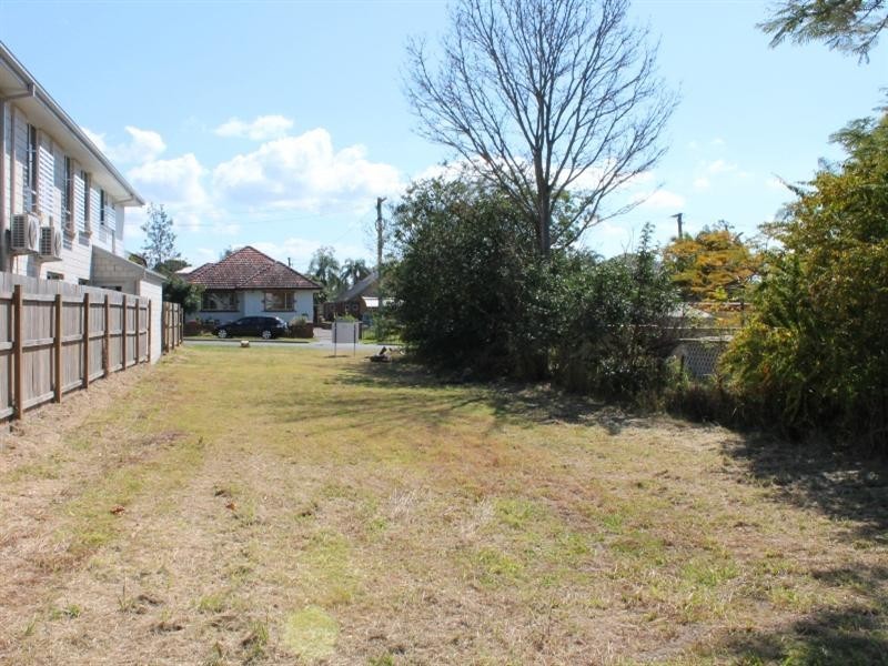 8 St Clements Road, Oxley QLD 4075