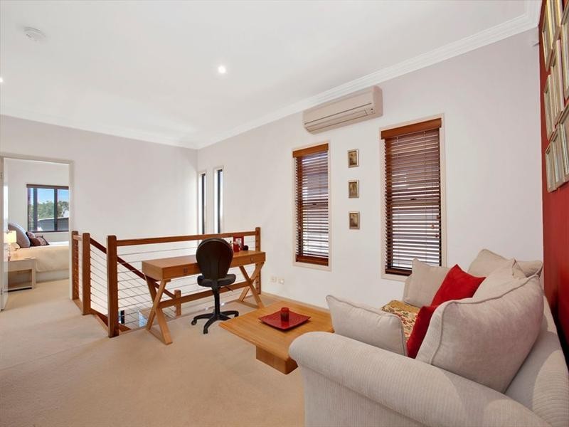 76 King Arthur Terrace, Tennyson QLD 4105