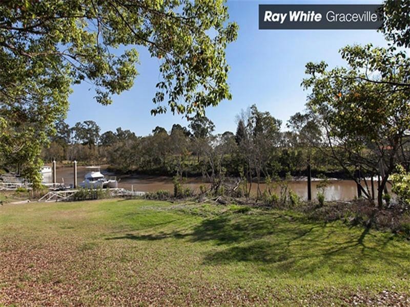 31 Vivian Street, Tennyson QLD 4105