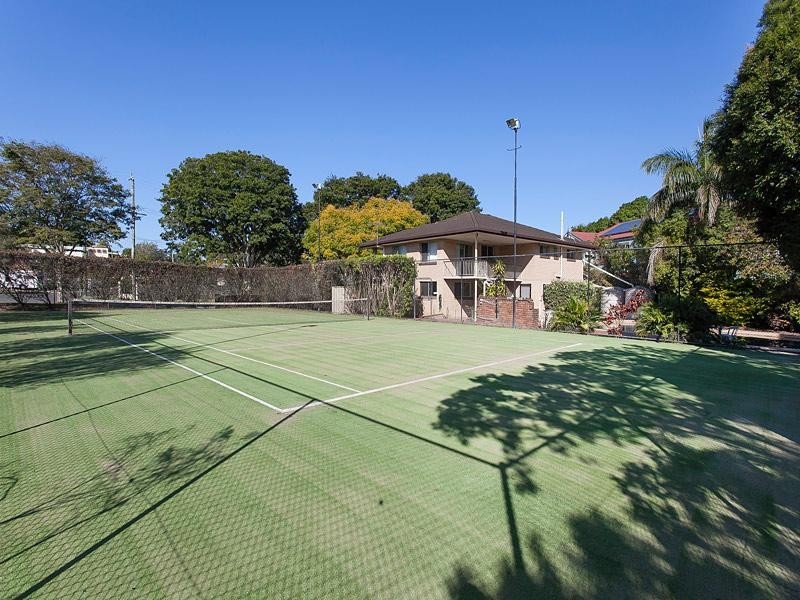 31 Vivian Street, Tennyson QLD 4105