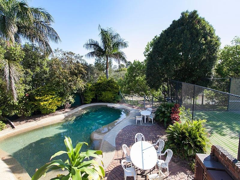 31 Vivian Street, Tennyson QLD 4105