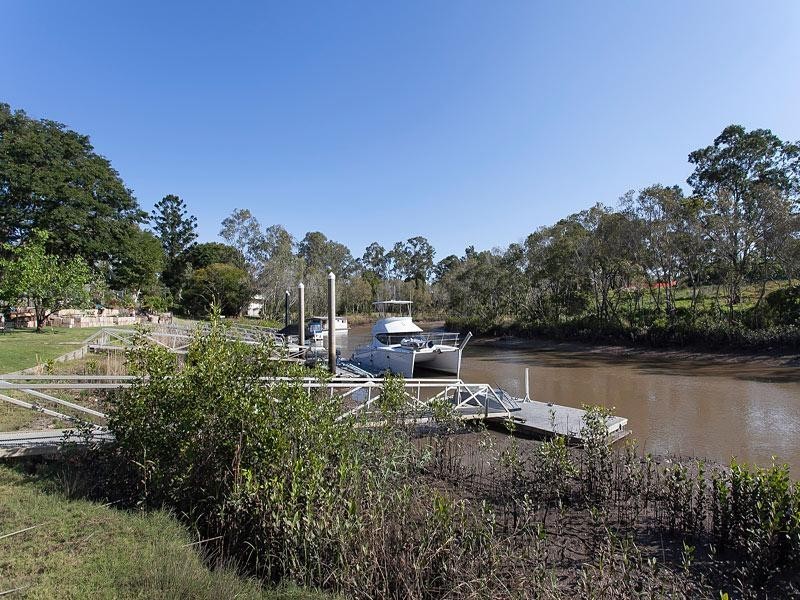 31 Vivian Street, Tennyson QLD 4105