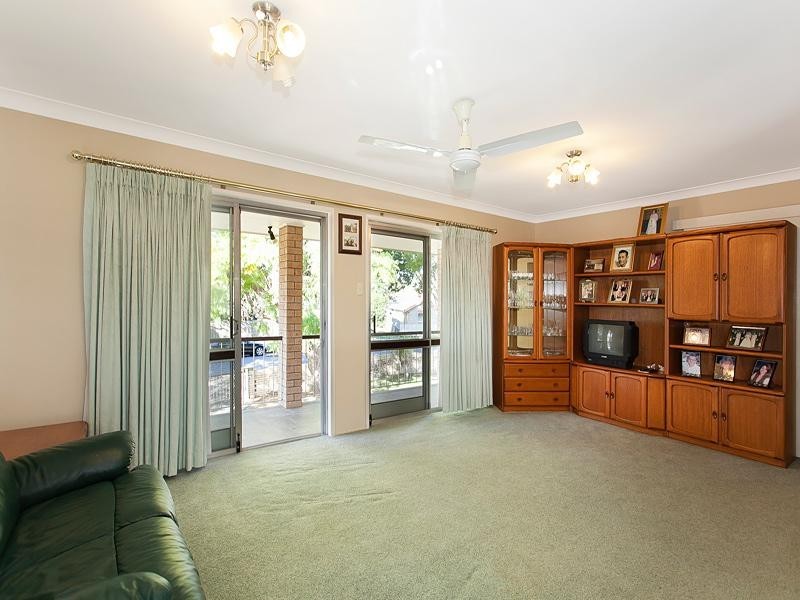 31 Vivian Street, Tennyson QLD 4105