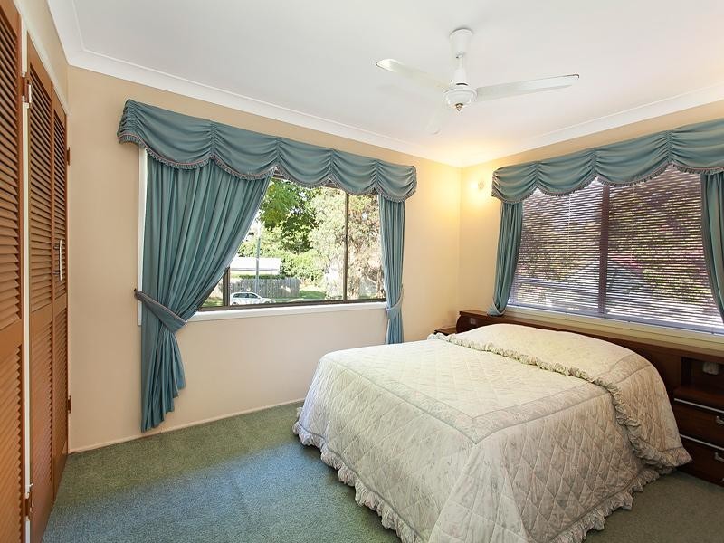 31 Vivian Street, Tennyson QLD 4105