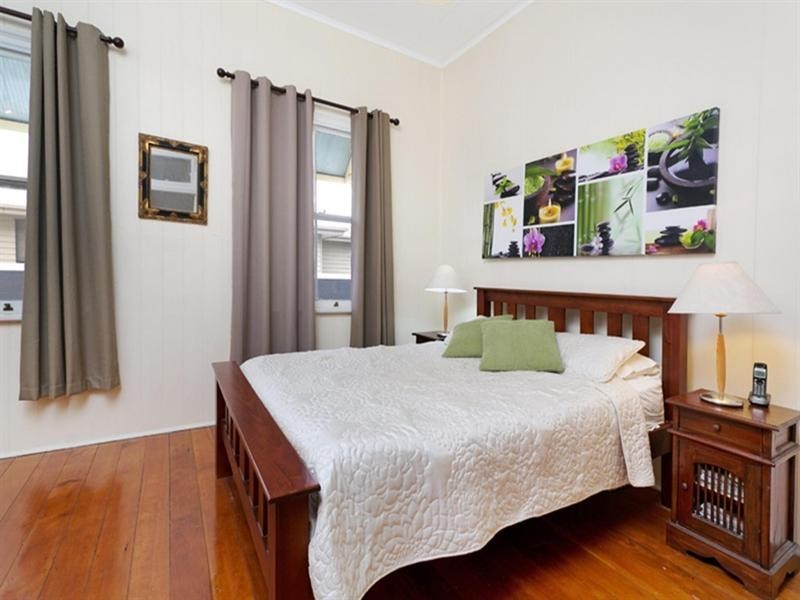 23 Graceville Avenue, Graceville QLD 4075