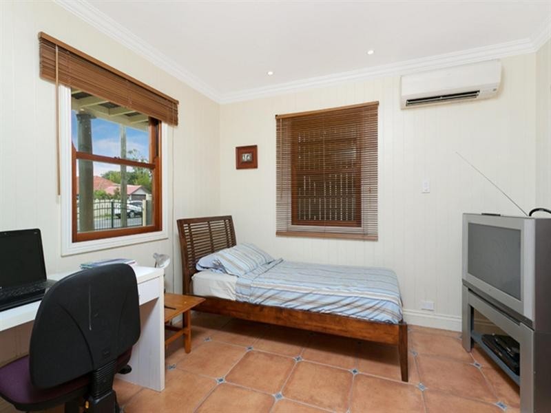 23 Graceville Avenue, Graceville QLD 4075