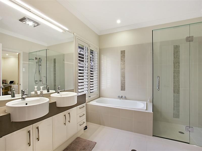 48 Bank Road, Graceville QLD 4075