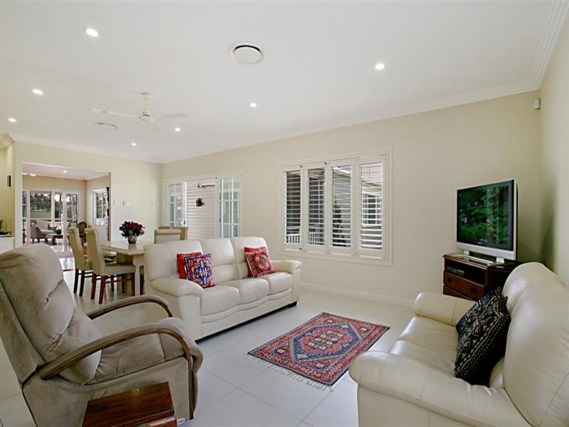 48 Bank Road, Graceville QLD 4075