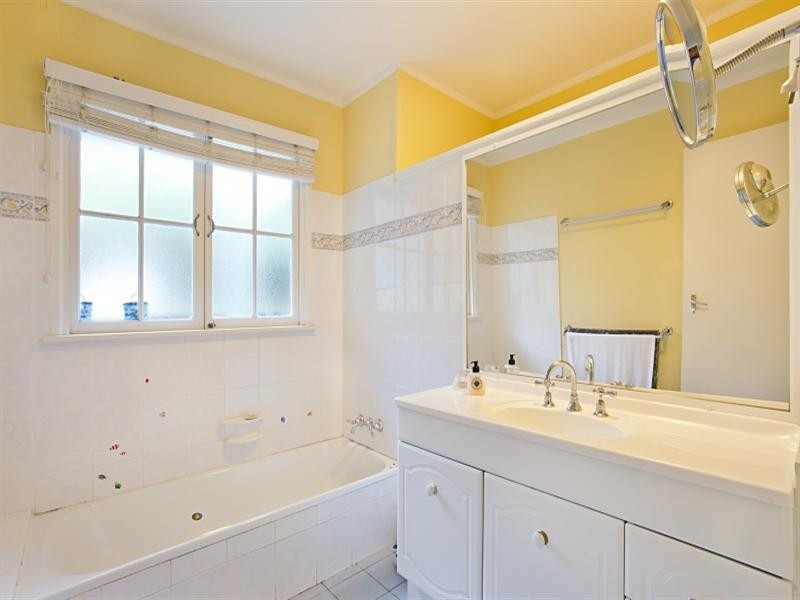 16 Marland Street, Kenmore QLD 4069