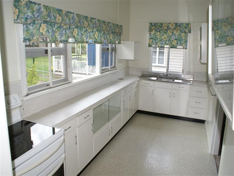 37 Lancelot Street, Tennyson QLD 4105