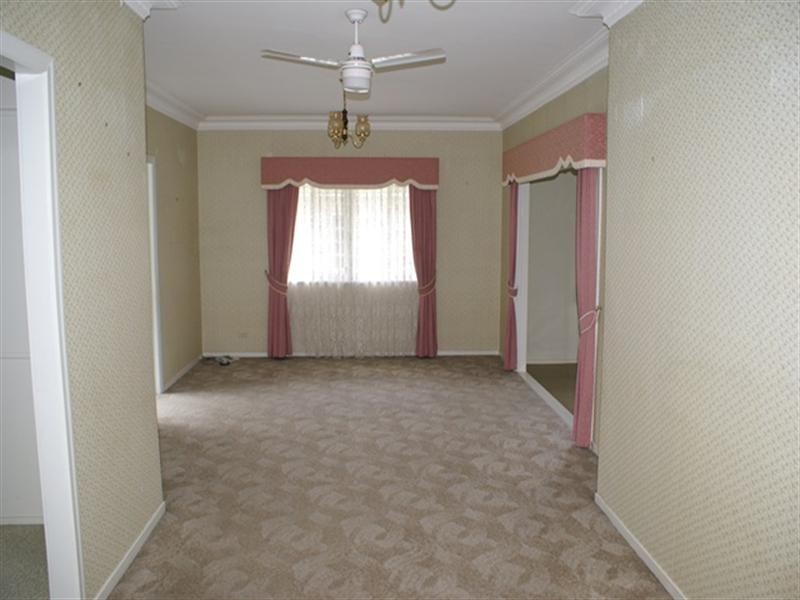 37 Lancelot Street, Tennyson QLD 4105