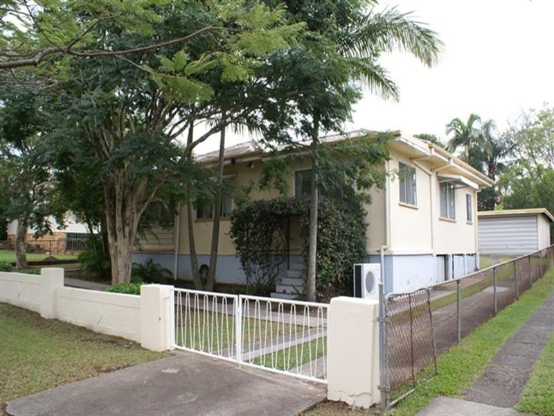 37 Lancelot Street, Tennyson QLD 4105