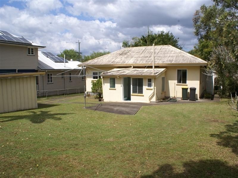 37 Lancelot Street, Tennyson QLD 4105