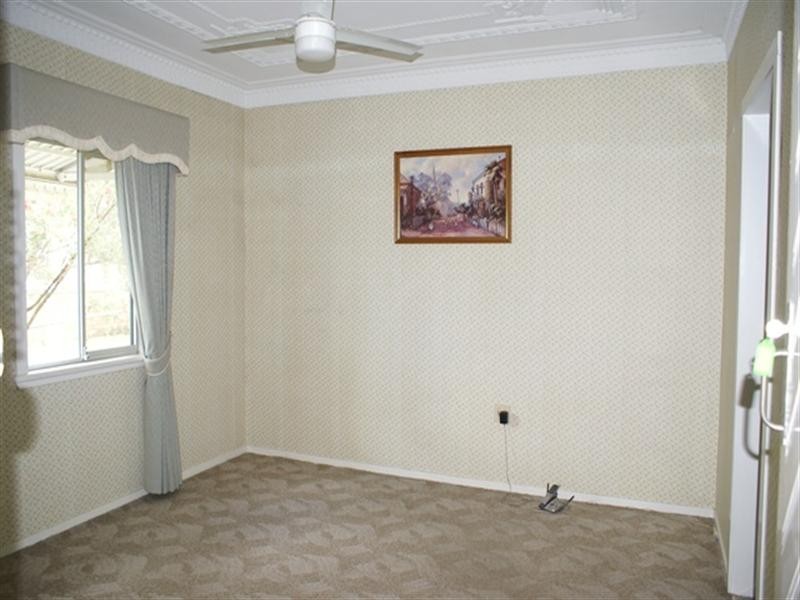 37 Lancelot Street, Tennyson QLD 4105