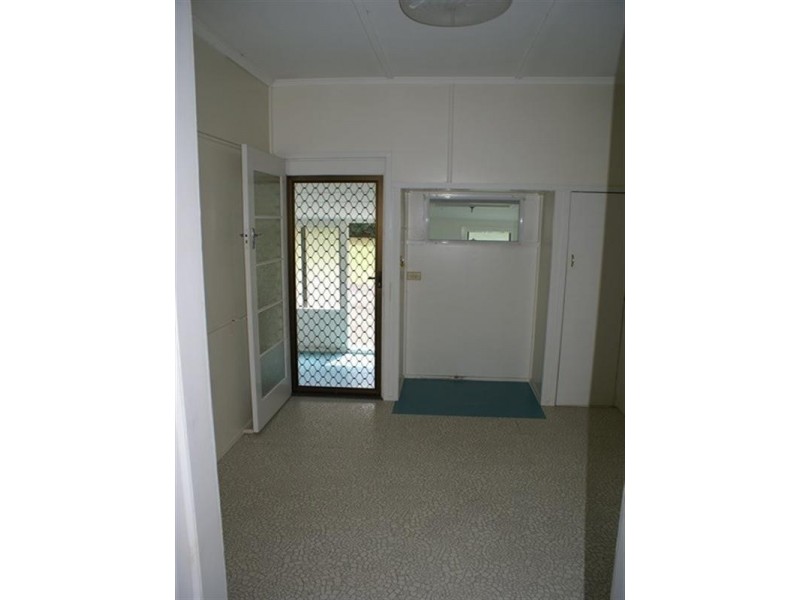 37 Lancelot Street, Tennyson QLD 4105