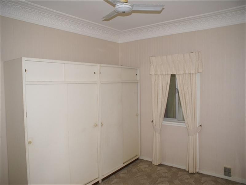 37 Lancelot Street, Tennyson QLD 4105