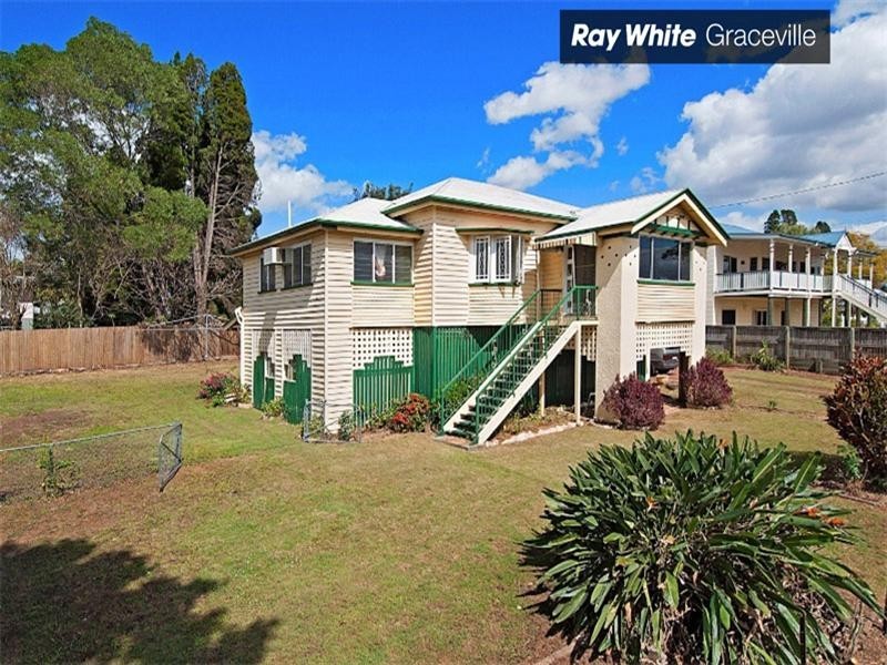 18 Rathlyn Avenue, Corinda QLD 4075