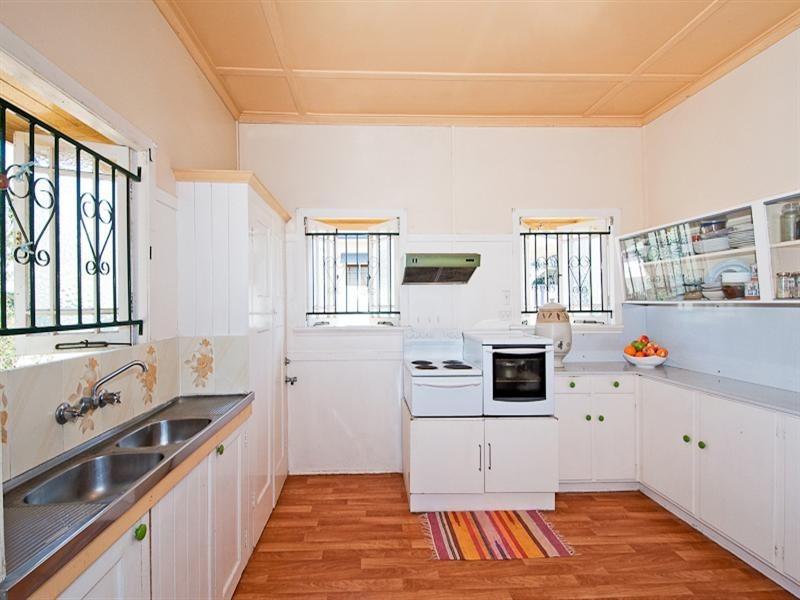 18 Rathlyn Avenue, Corinda QLD 4075