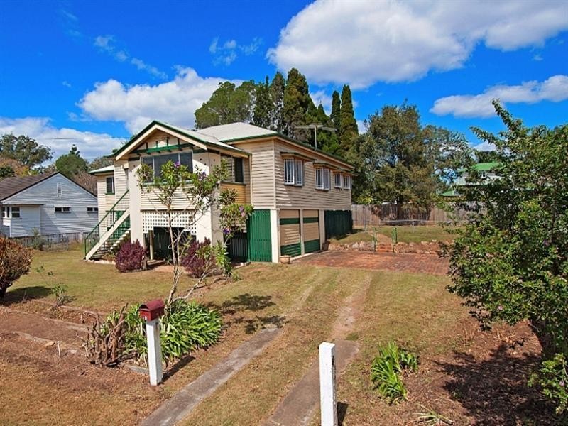 18 Rathlyn Avenue, Corinda QLD 4075