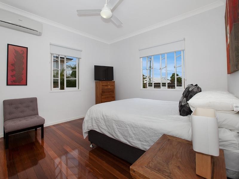 22 Haldane Street, Graceville QLD 4075