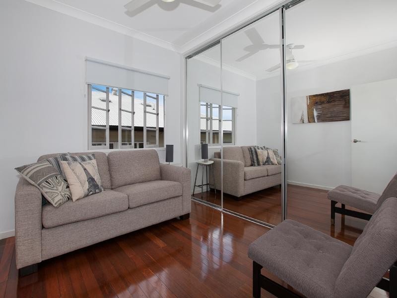 22 Haldane Street, Graceville QLD 4075