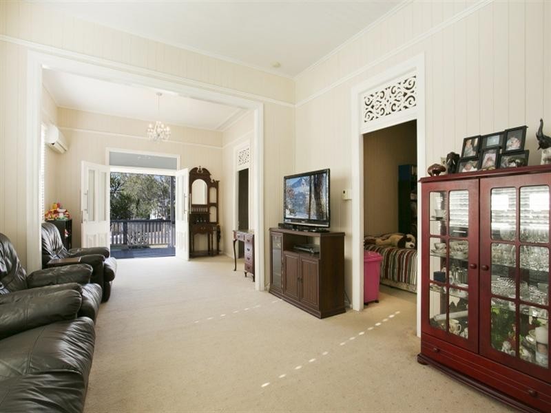 93 Graceville Avenue, Graceville QLD 4075