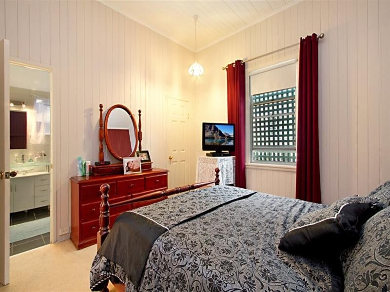 93 Graceville Avenue, Graceville QLD 4075