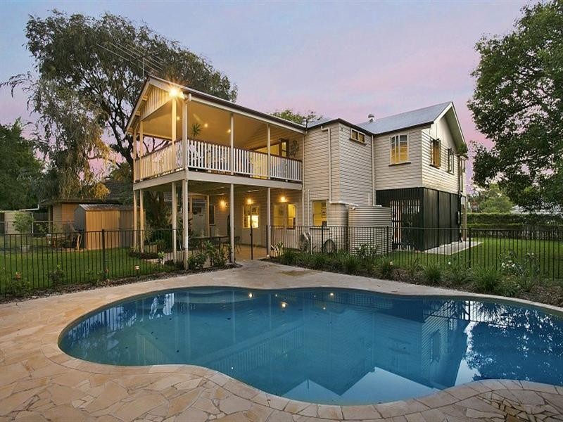 18 Dan Street, Graceville QLD 4075