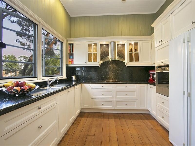 18 Dan Street, Graceville QLD 4075