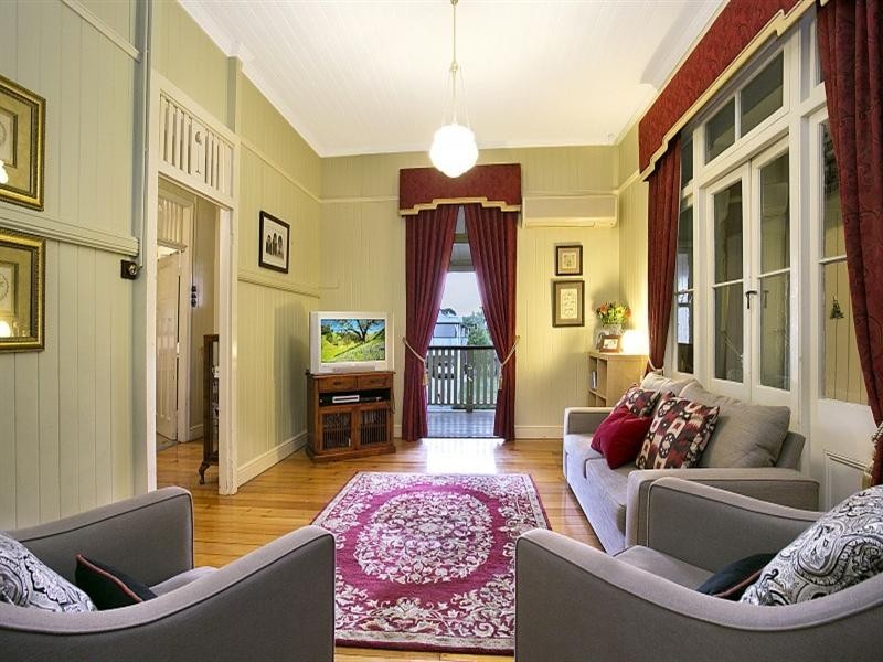 18 Dan Street, Graceville QLD 4075