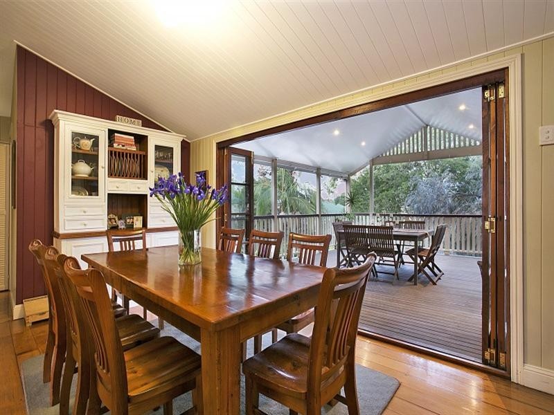 18 Dan Street, Graceville QLD 4075